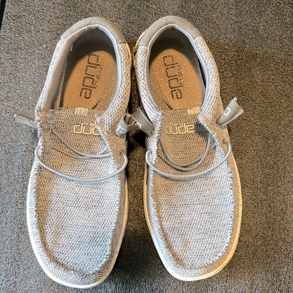Hey Dudes size mens 9. Light gray. Good Condition.